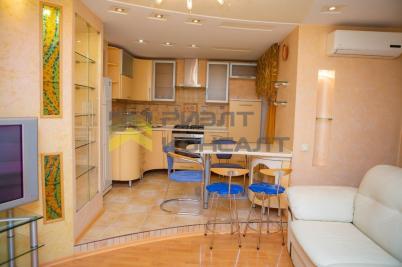 Продажа квартиры Омск. улица Кирова, 16, к.2